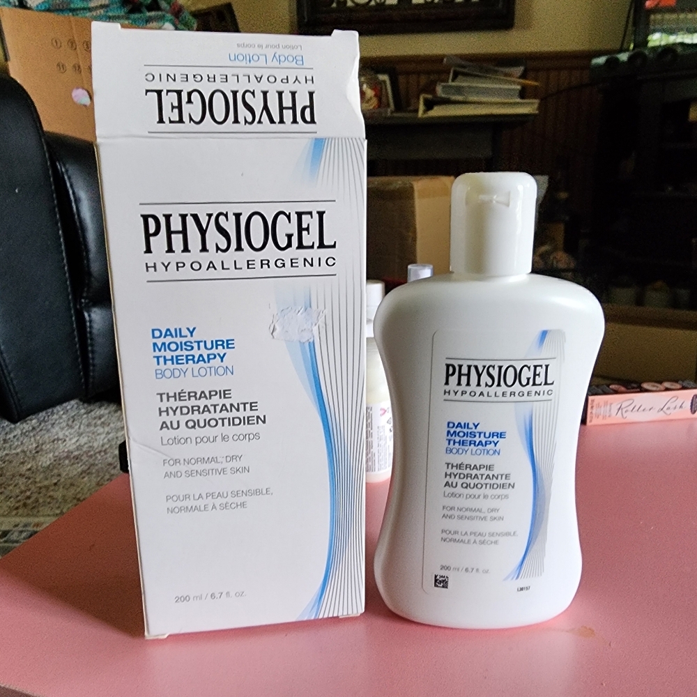 Hypoallergenic daily moisture therapy body lotion